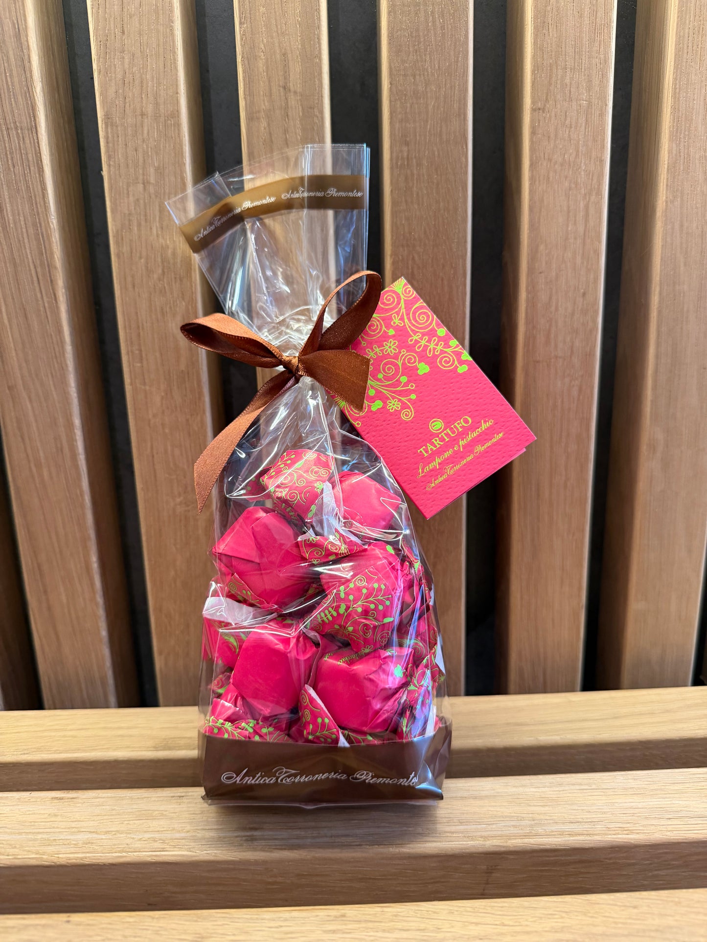 Antica Tartufi - Himbeer Pistazie Tartufo